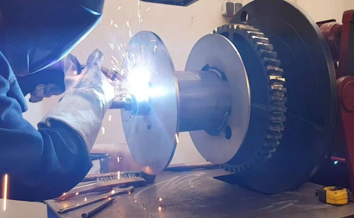Welding the worm gear winch